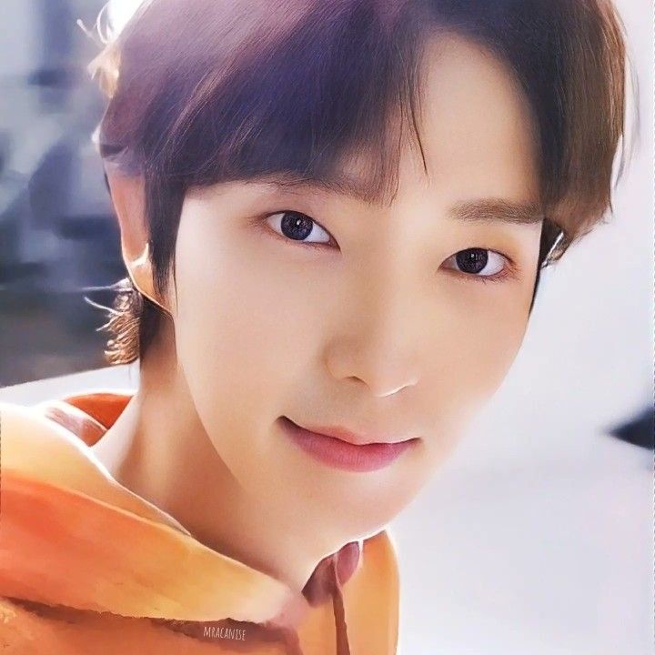 A moment captured by a fan of Lee Joongi