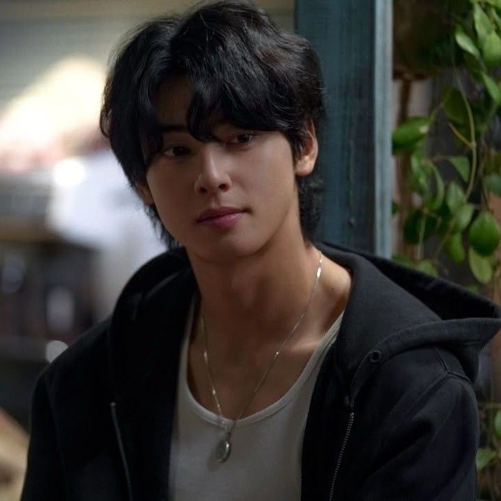 A moment captured by a fan of Cha Eunwoo