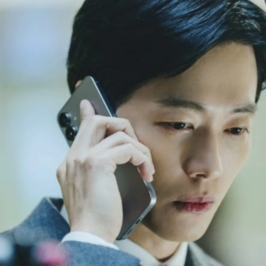 Behind-the-scenes cut of Namkoong Min