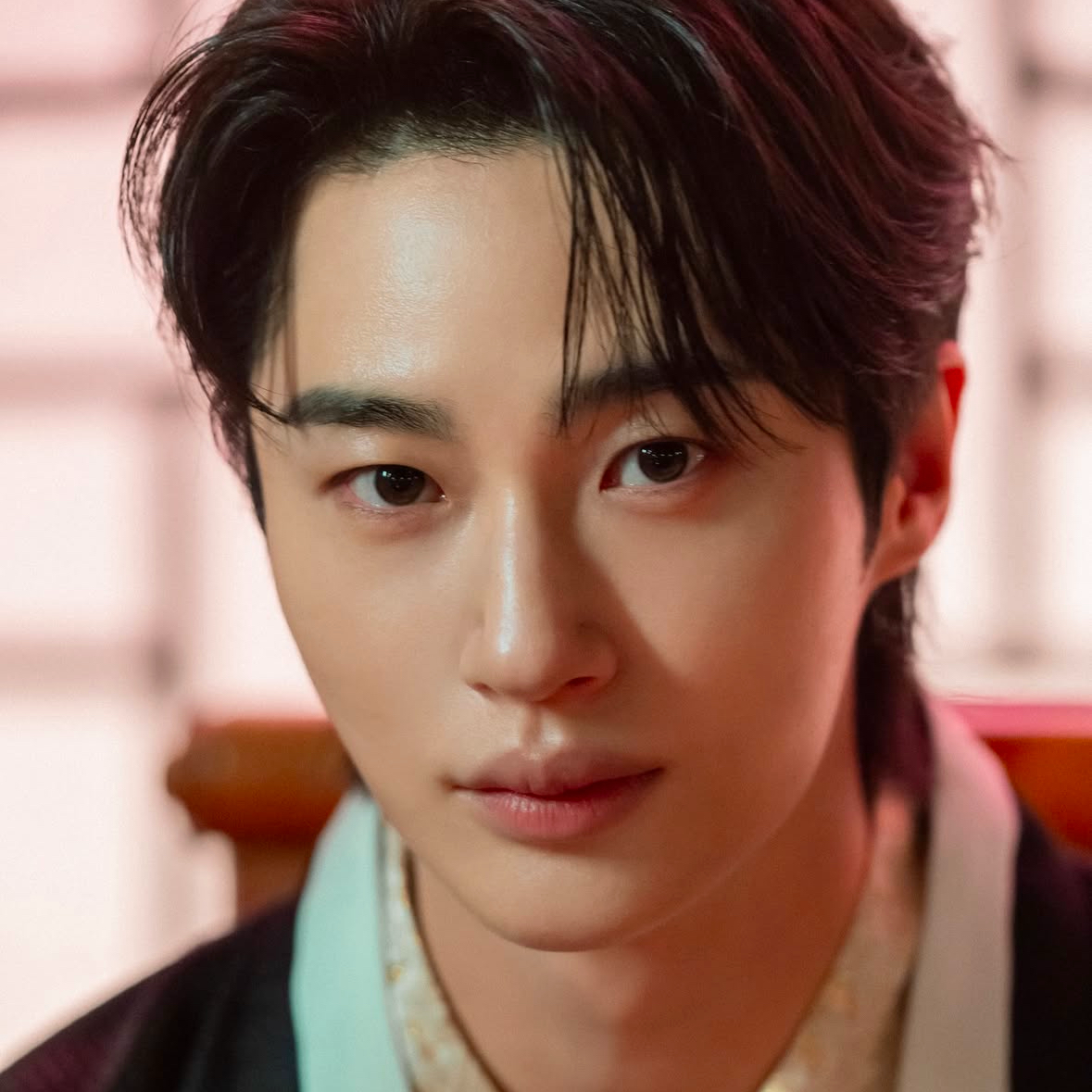 Behind-the-scenes cut of Byeon Wooseok