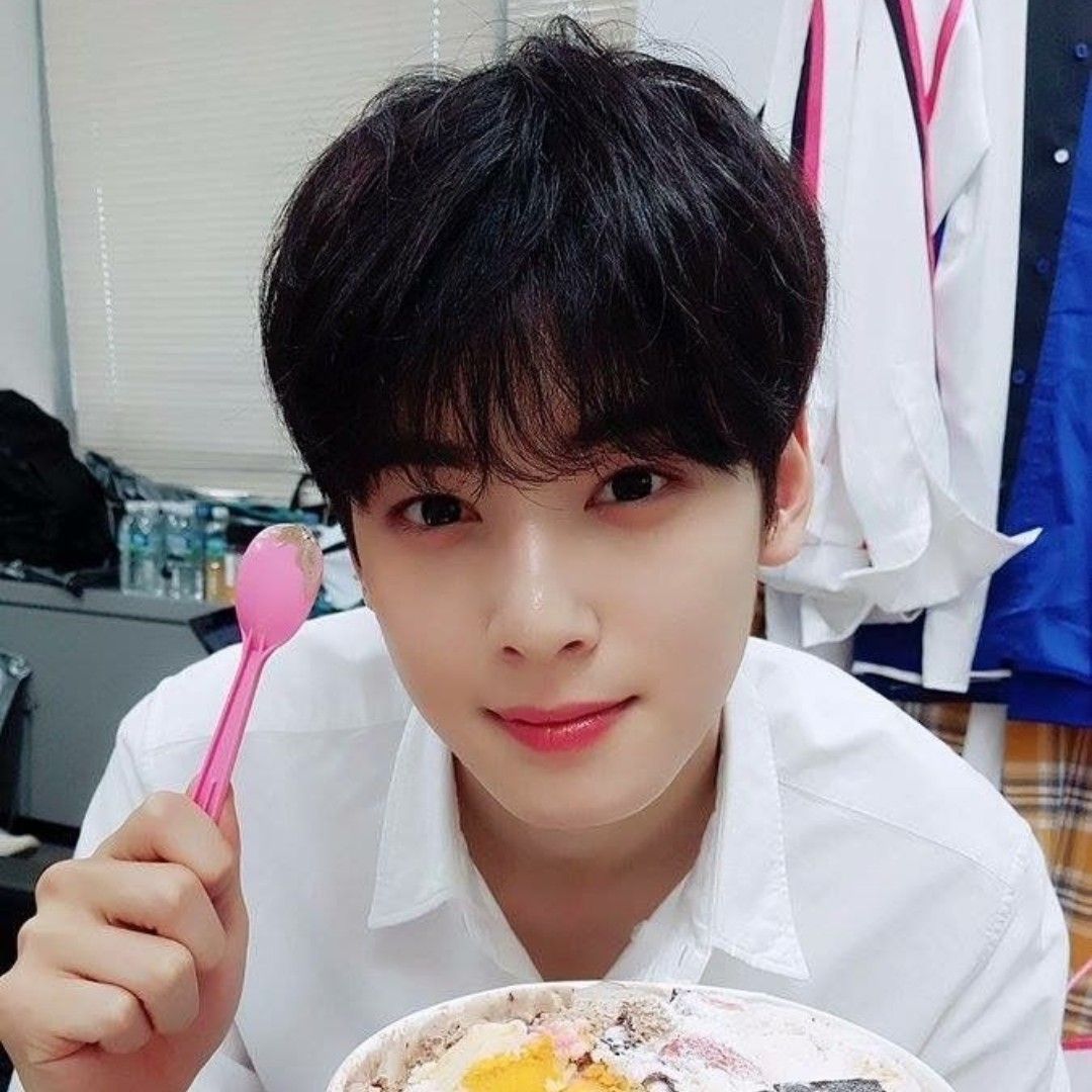 Recent activity shot of Cha Eunwoo