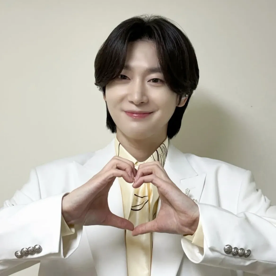 Behind-the-scenes cut of Kim Yongbin