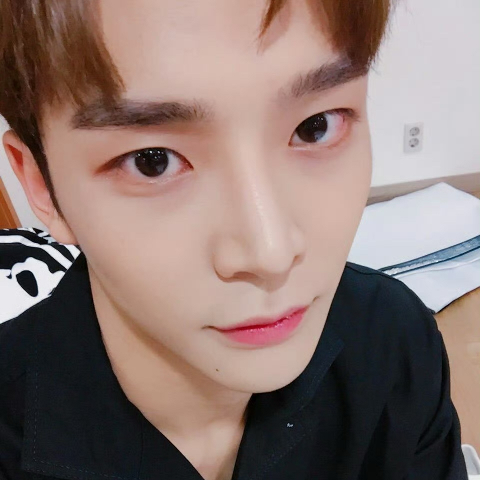 로운의 비하인드 컷