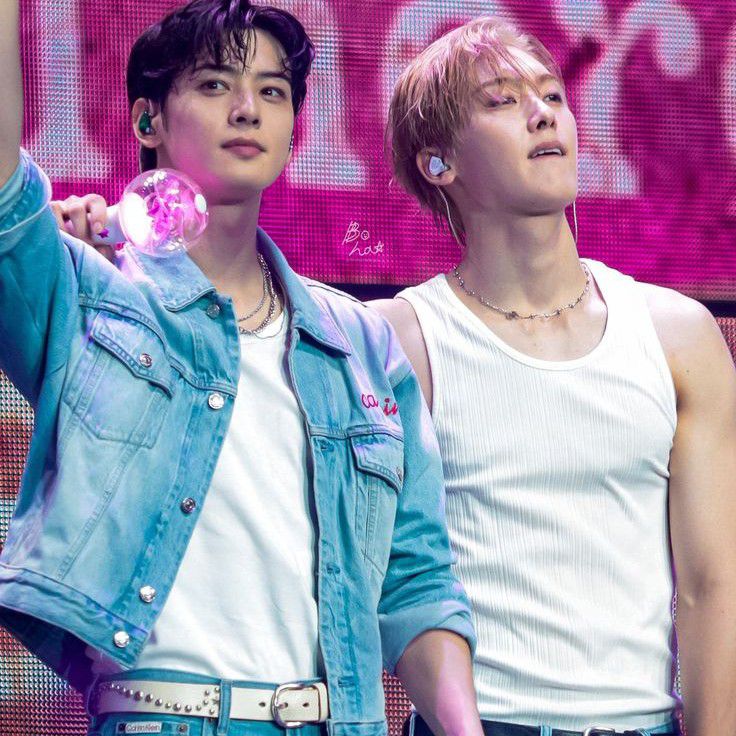 Behind-the-scenes cut of Cha Eunwoo