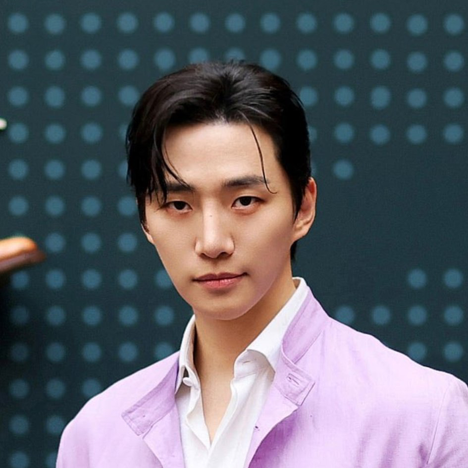 Recent activity shot of Lee Junho