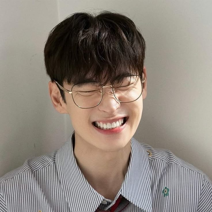 Behind-the-scenes cut of Lee Jaehoon