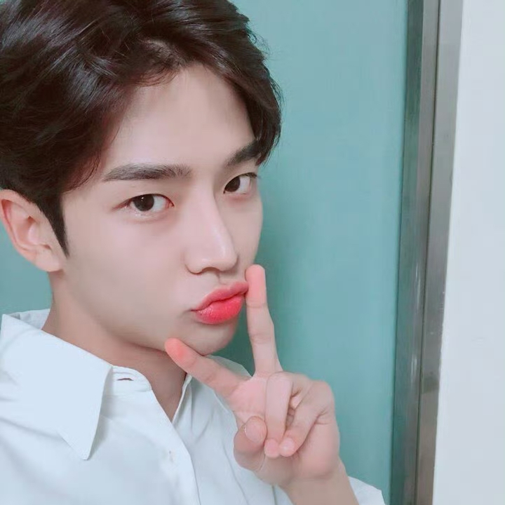 Cuplikan di balik layar dari Rowoon