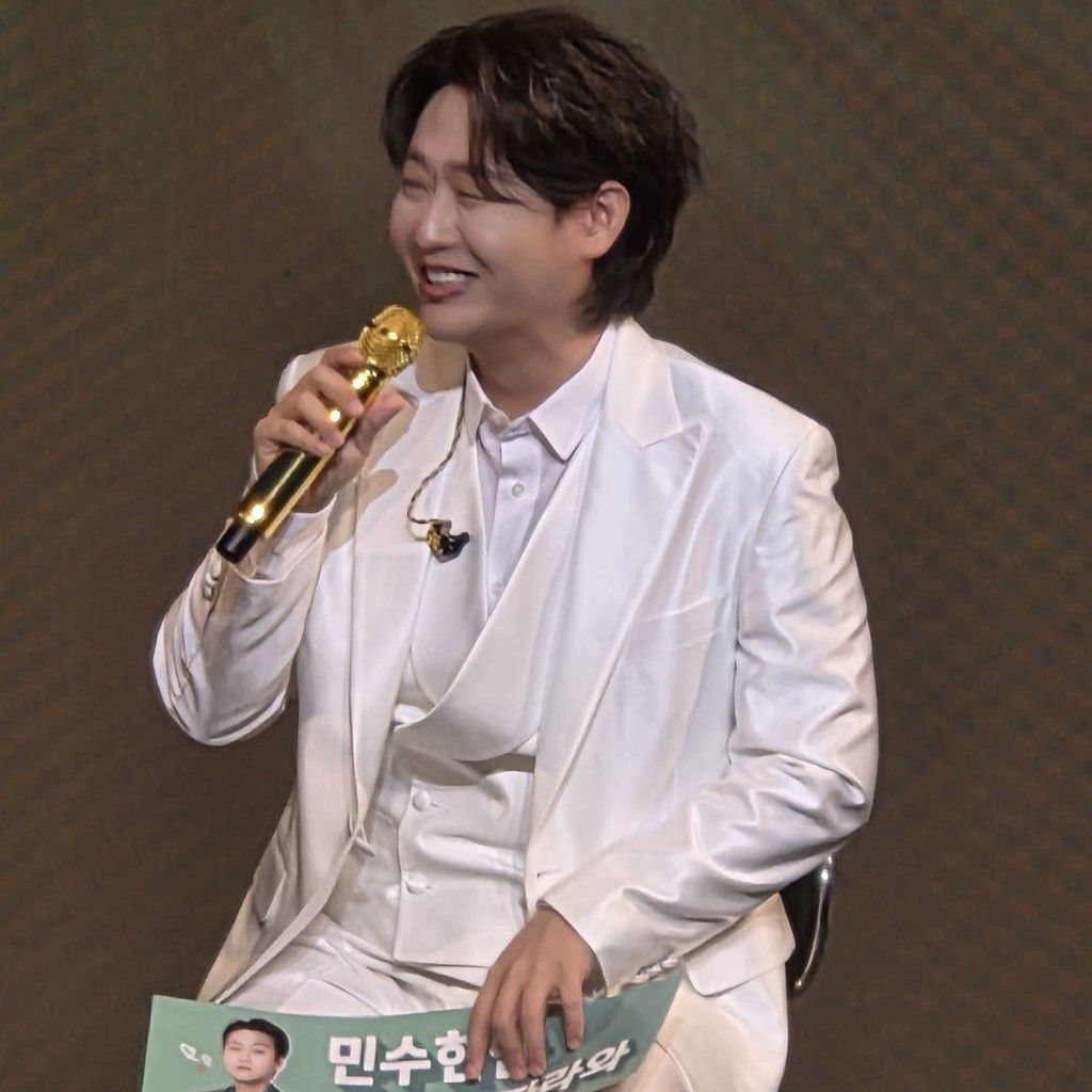 A moment captured by a fan of Min Soohyun