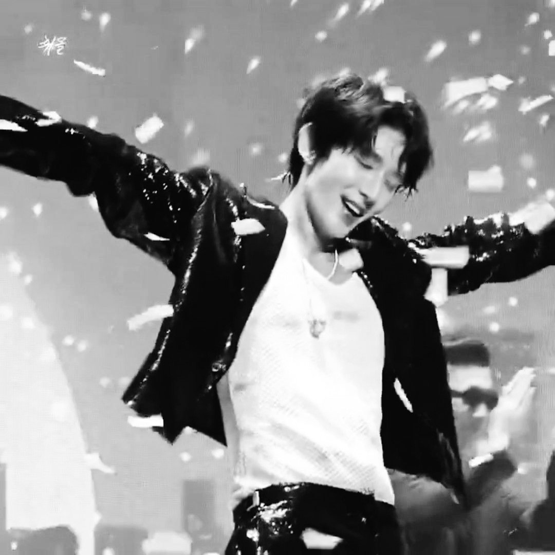 Behind-the-scenes cut of Lee Joongi