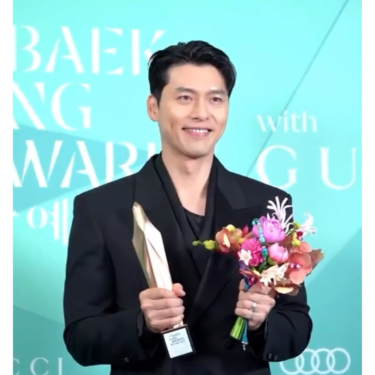 Momen yang diabadikan oleh penggemar Hyun Bin