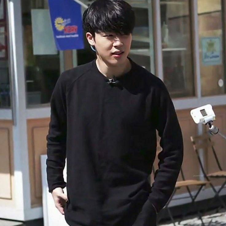 Behind-the-scenes cut of Ha Jimin