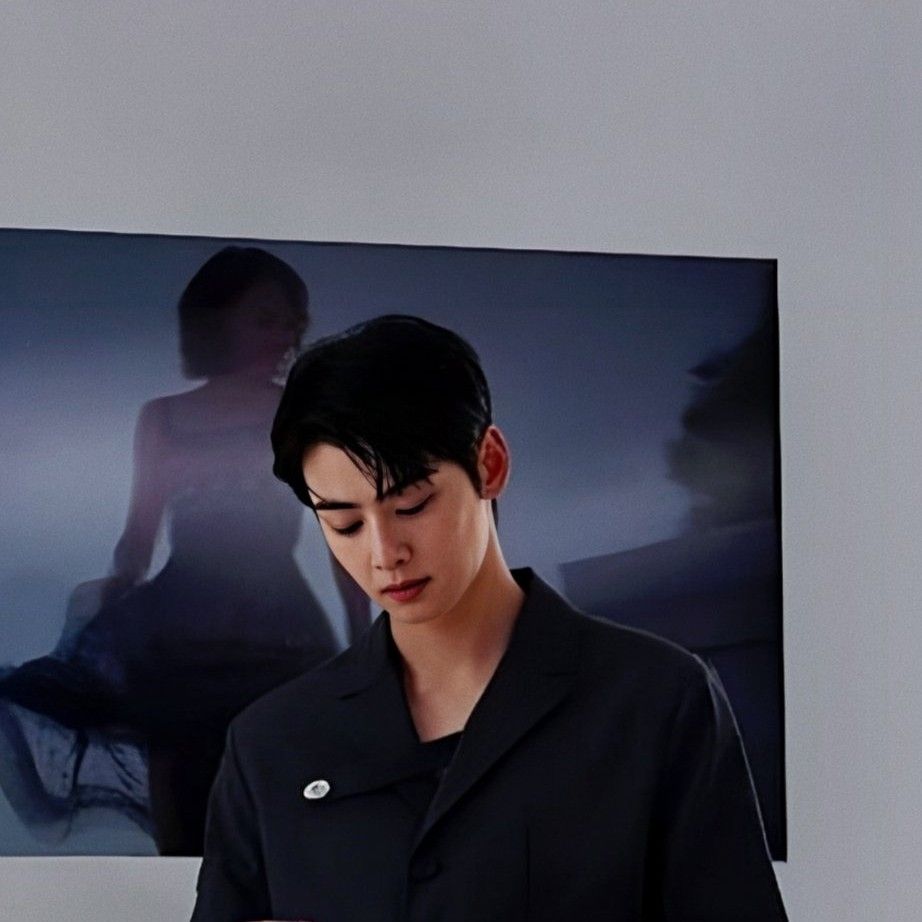 Recent activity shot of Cha Eunwoo