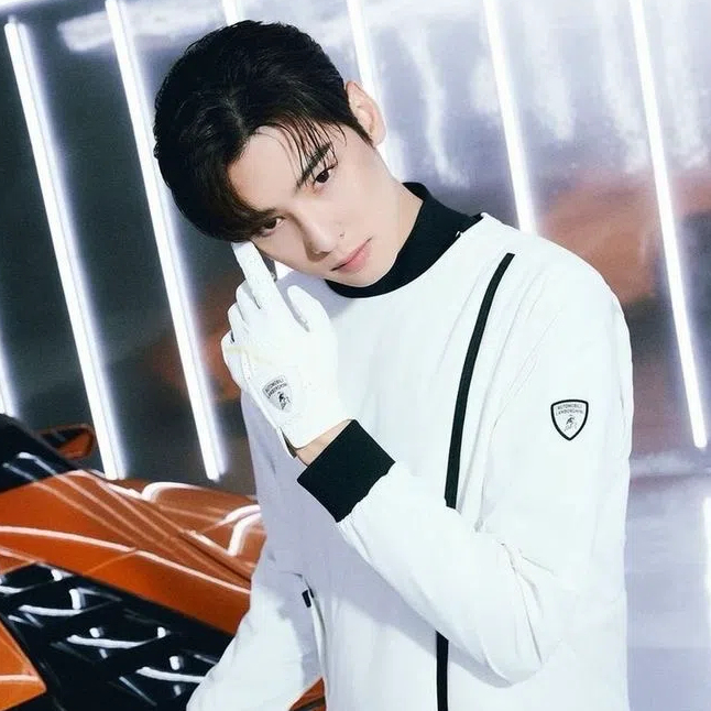 Behind-the-scenes cut of Cha Eunwoo