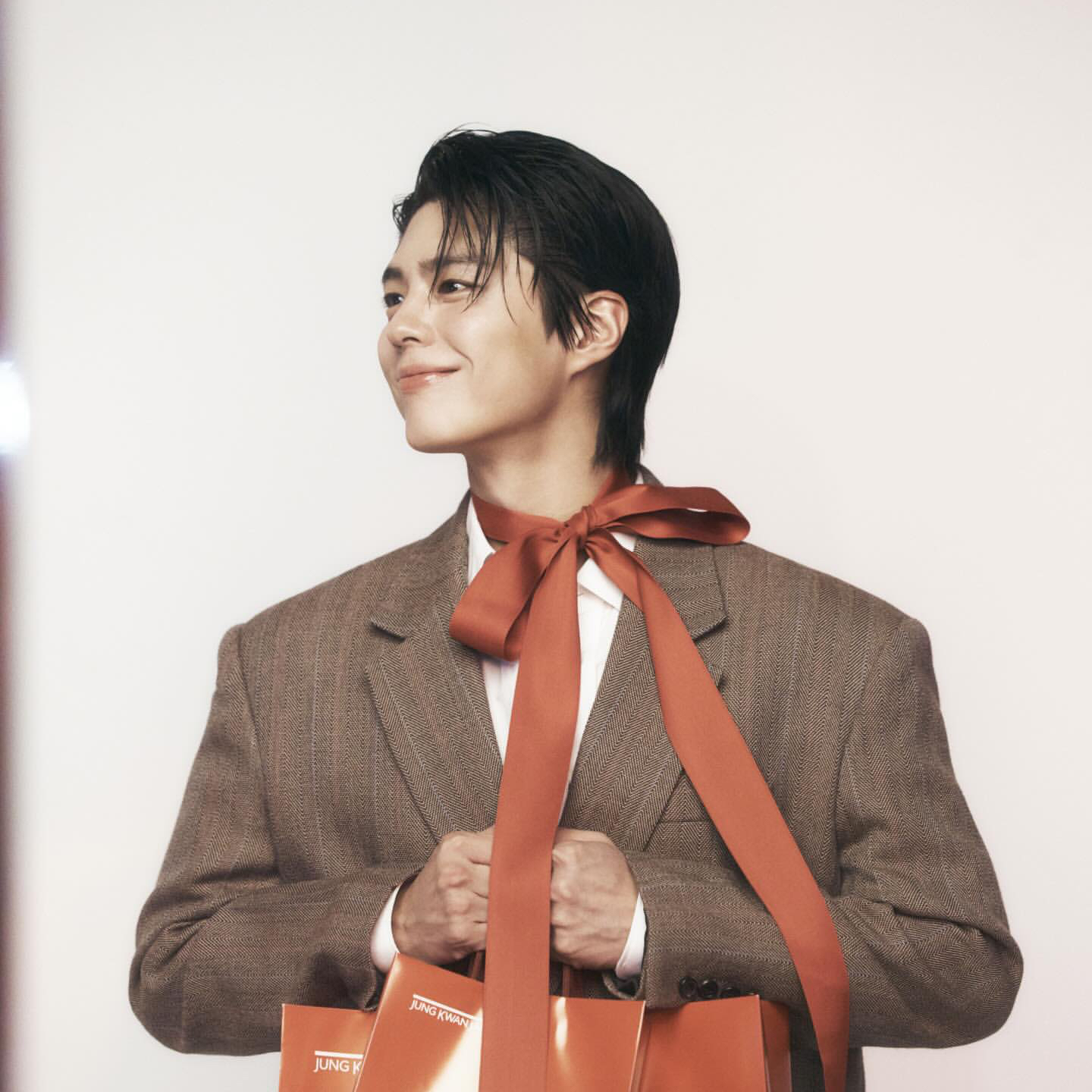 A moment captured by a fan of Park Bogum