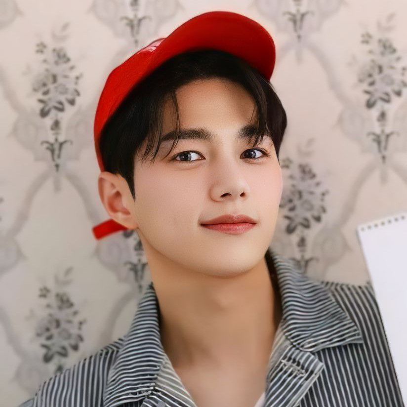 金明洙 (L)的最新照片