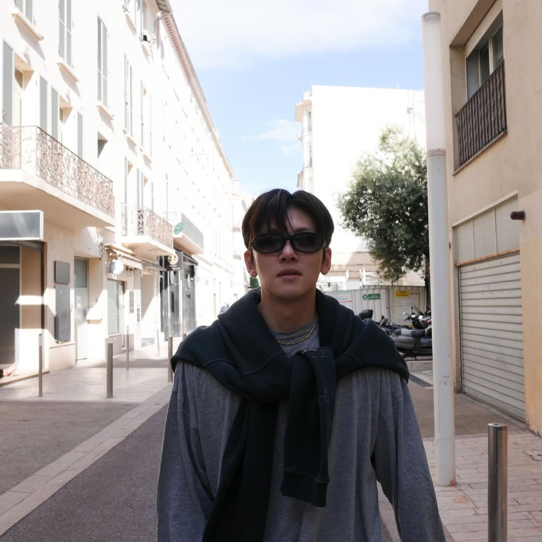 Behind-the-scenes cut of Ji Changwook