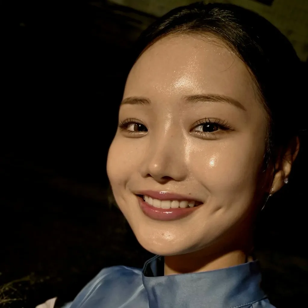 Behind-the-scenes cut of Kim Soyeon (2004)
