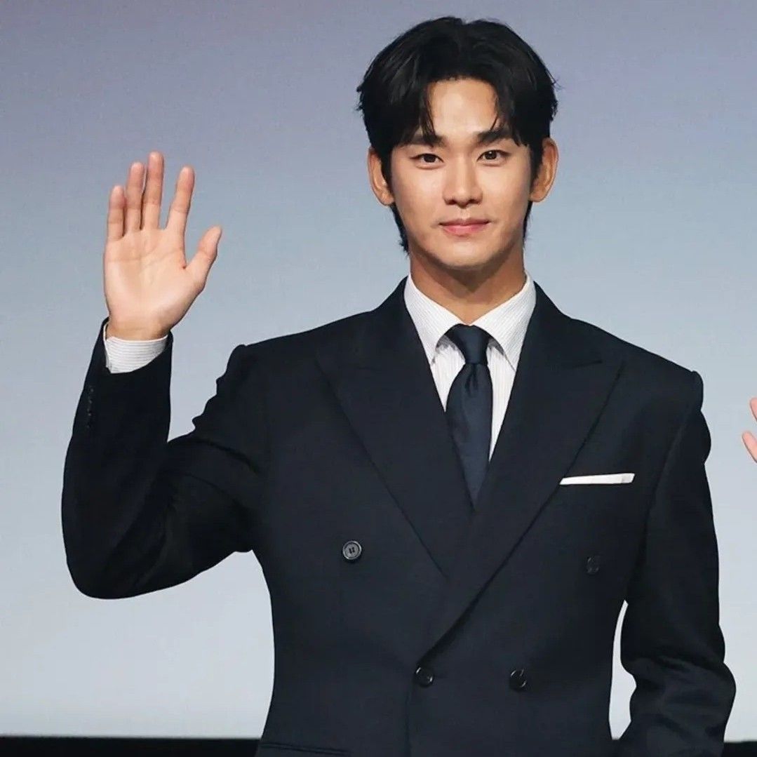 金秀賢的最新照片