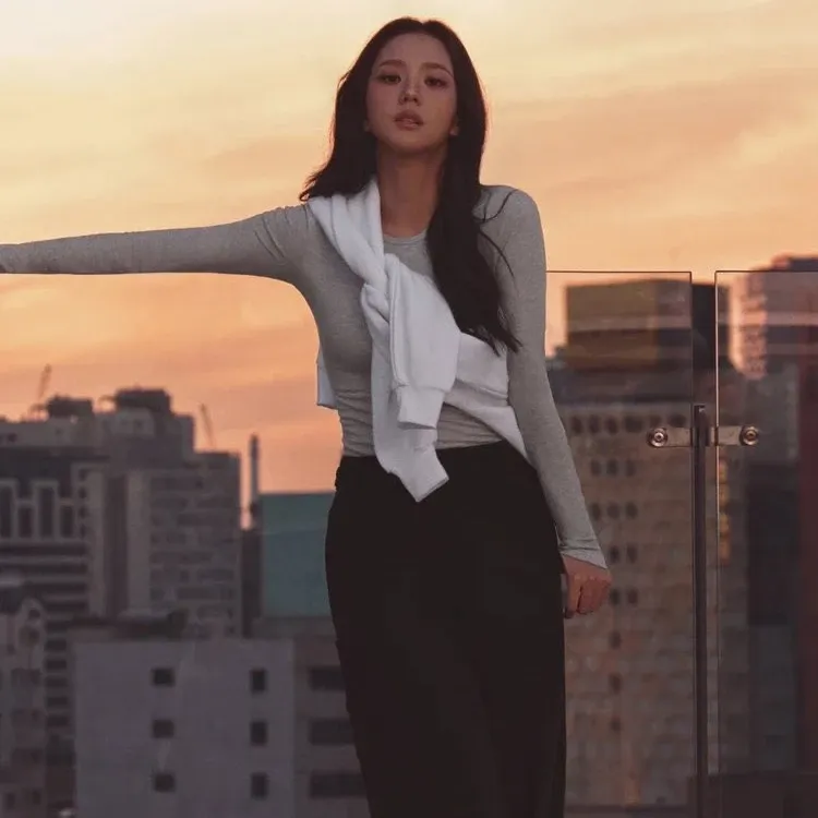 Latest photo of Jisoo (1995)