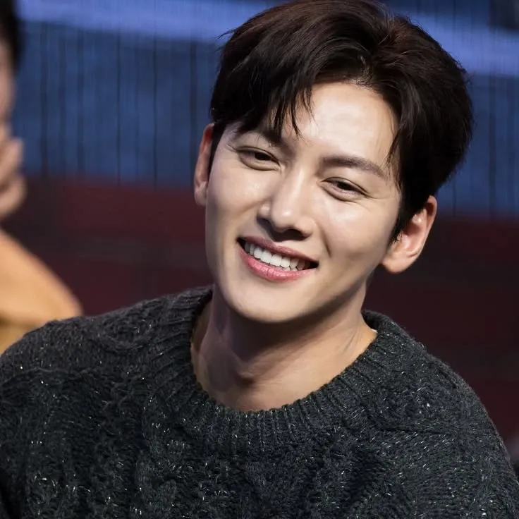 Behind-the-scenes cut of Ji Changwook