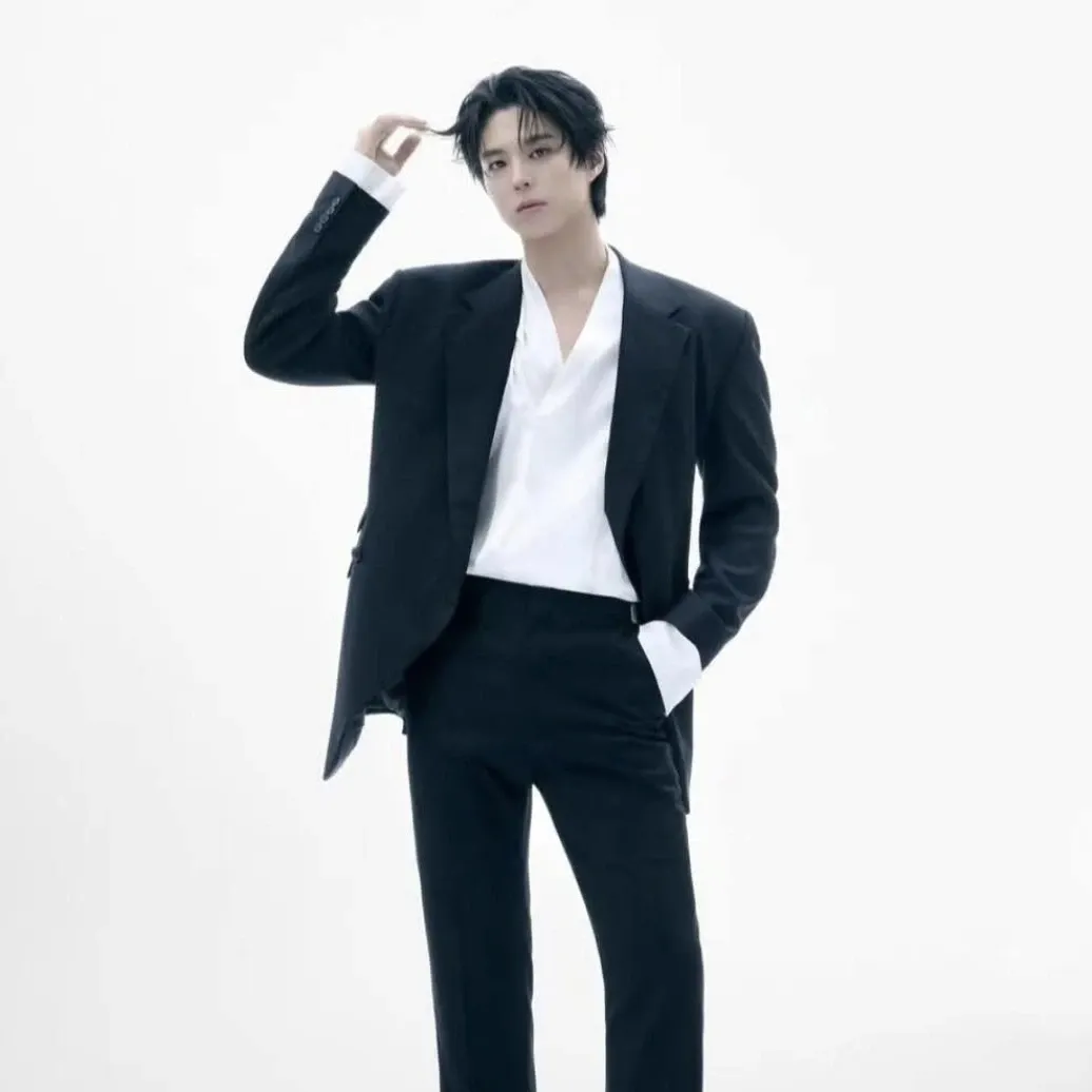 A moment captured by a fan of Park Bogum