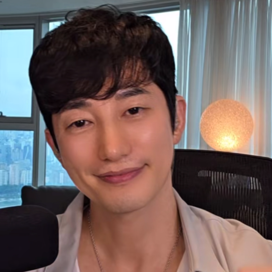 A moment captured by a fan of Park Sihoo