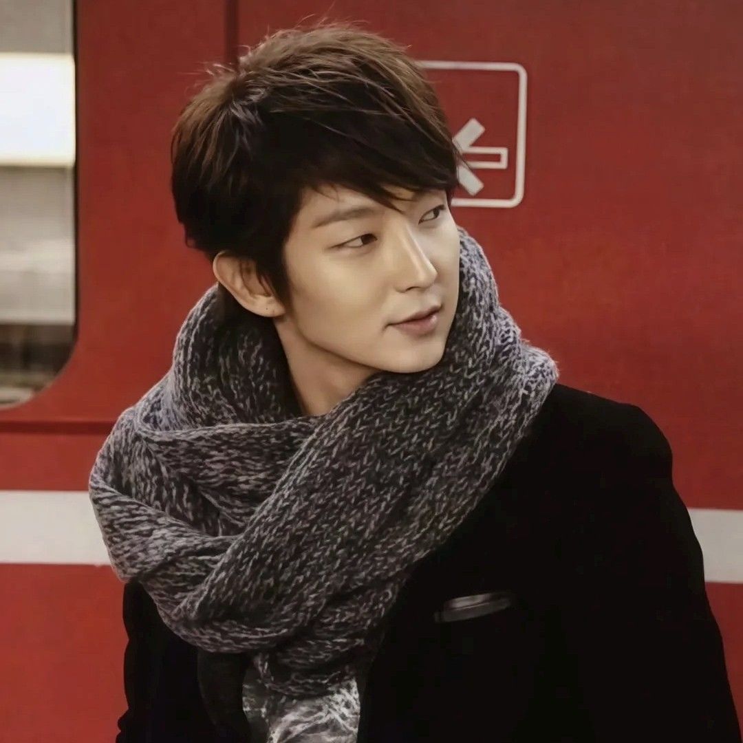 A moment captured by a fan of Lee Joongi