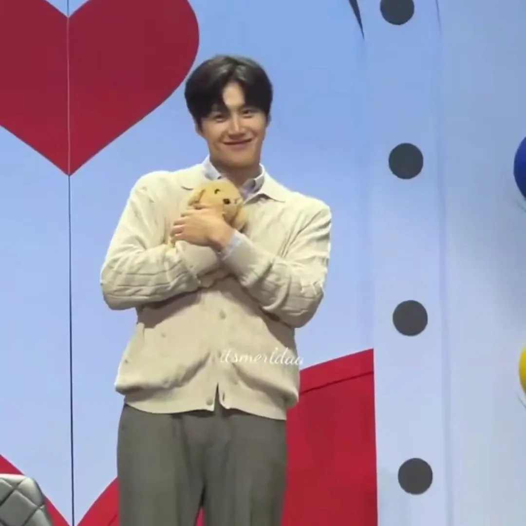 Behind-the-scenes cut of Kim Seonho