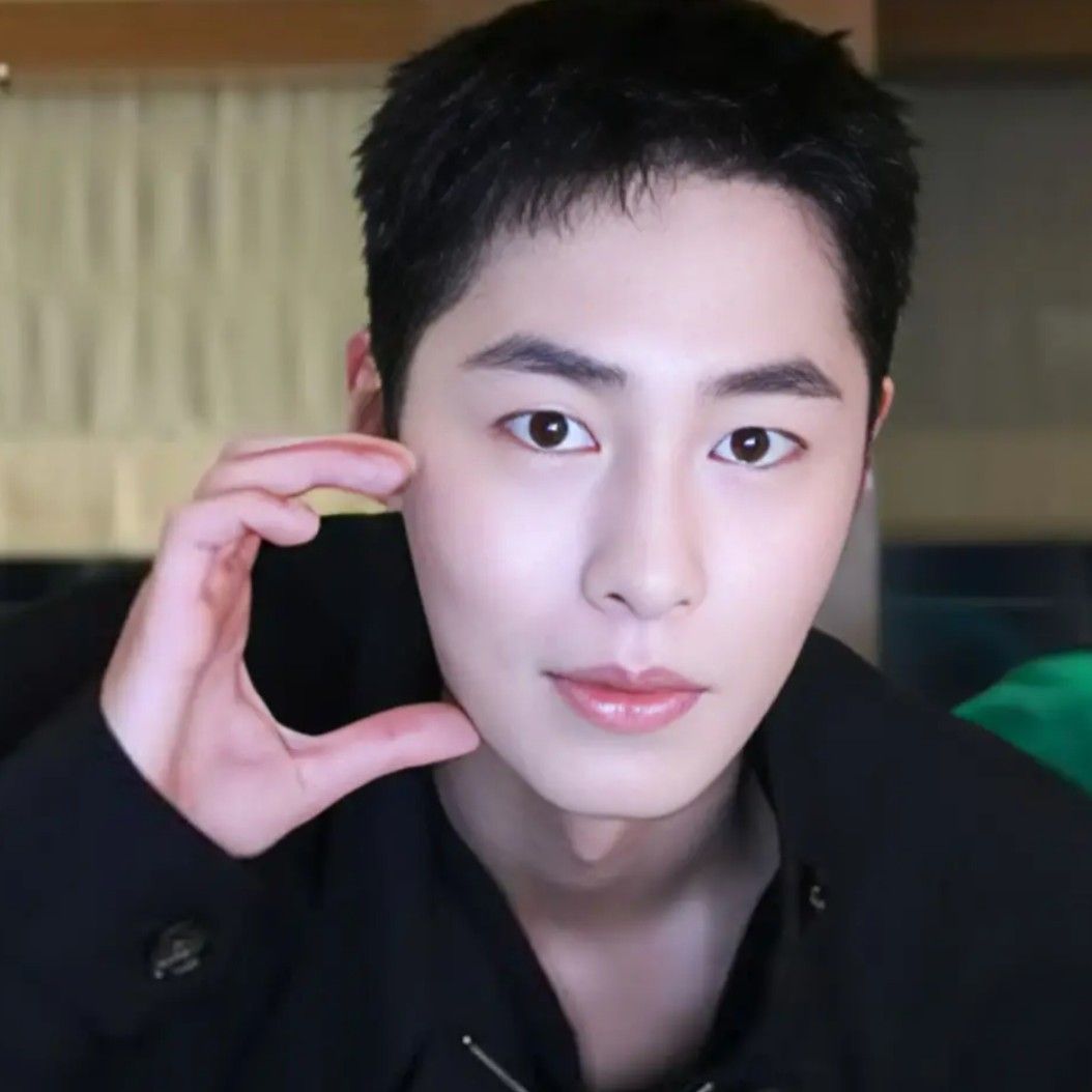 Behind-the-scenes cut of Lee Jaewook