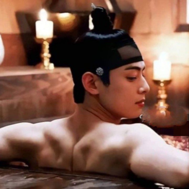 Behind-the-scenes cut of Cha Eunwoo