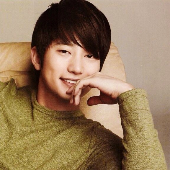 A moment captured by a fan of Park Sihoo