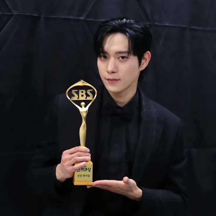 Behind-the-scenes cut of Kim Youngdae