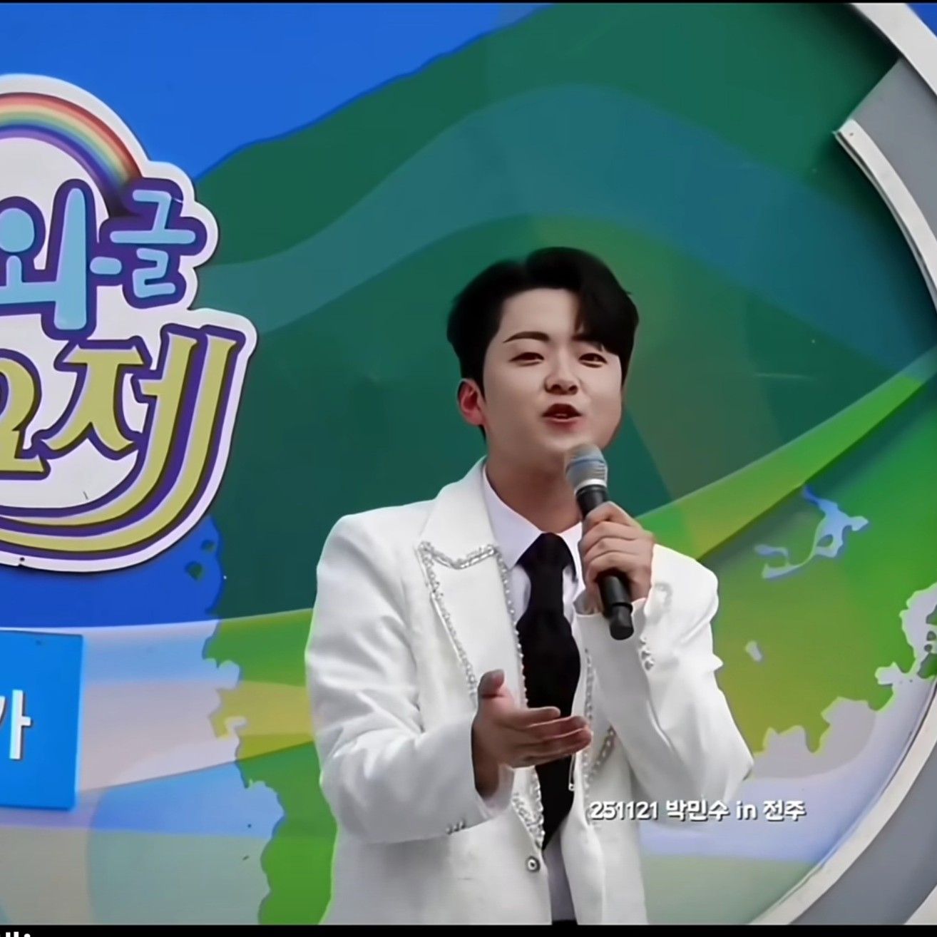 A moment captured by a fan of Park Minsu