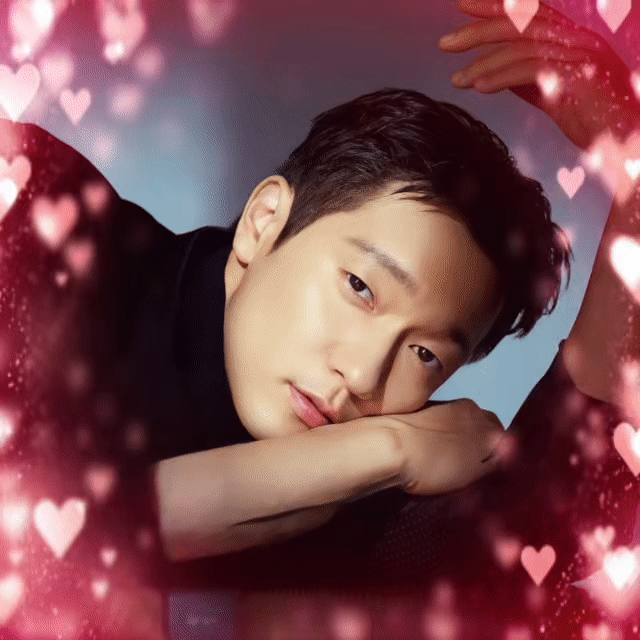 Recent activity shot of Son Seokkoo