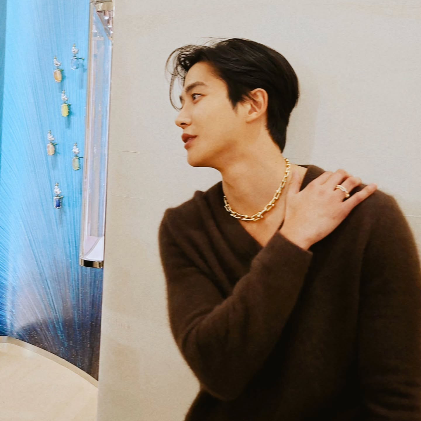 로운의 비하인드 컷