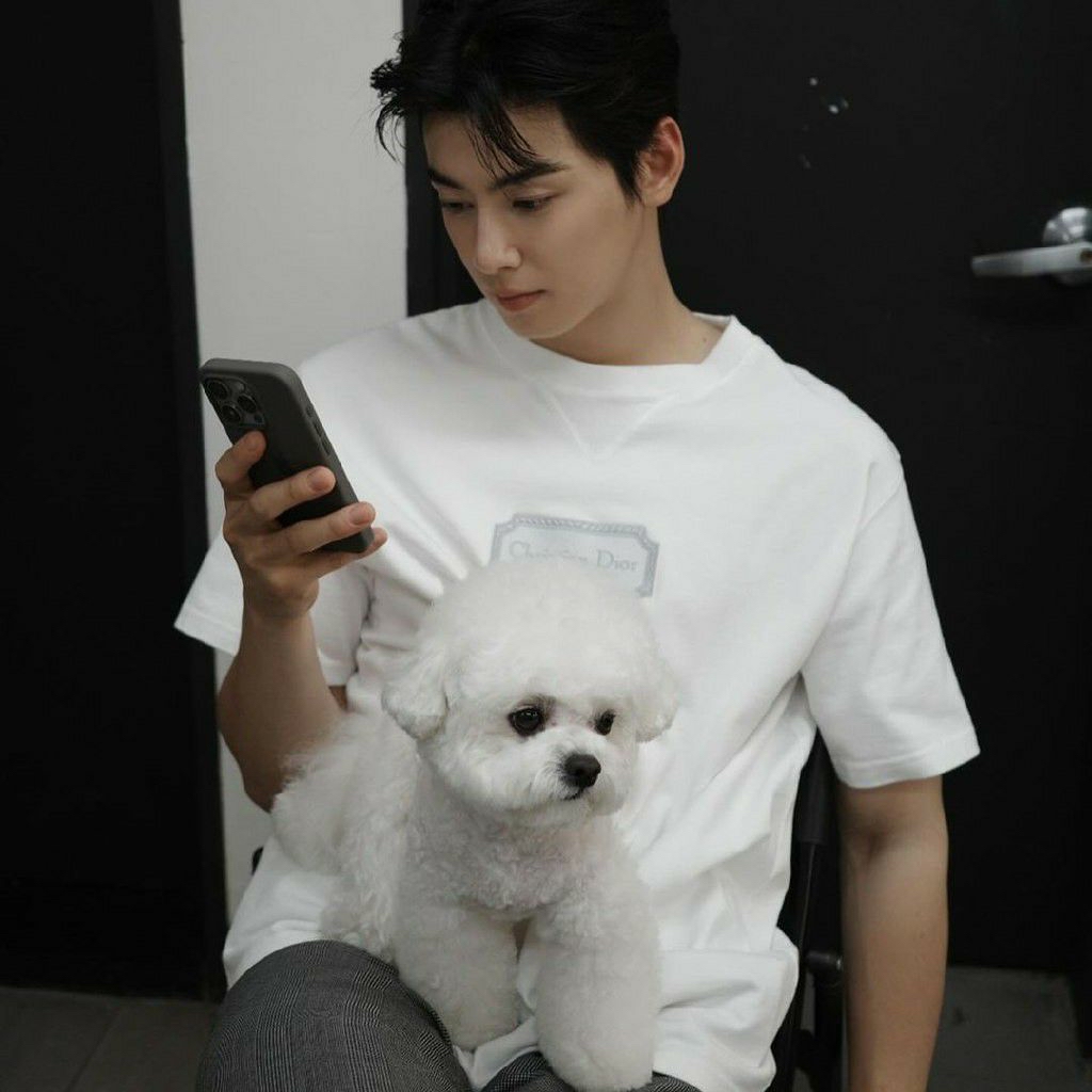 Latest photo of Cha Eunwoo