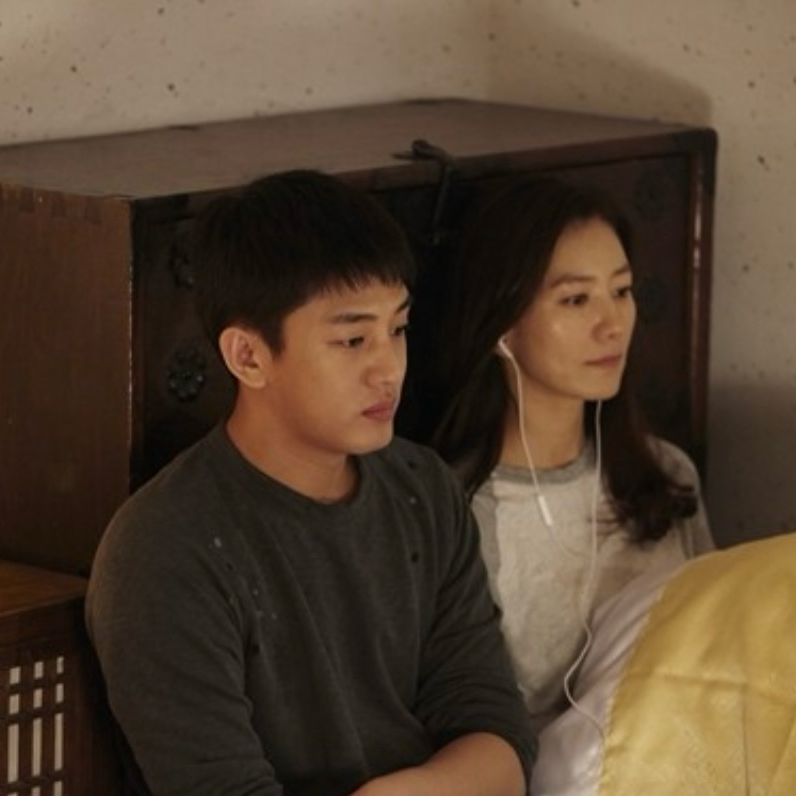 Behind-the-scenes cut of Kim Heeae
