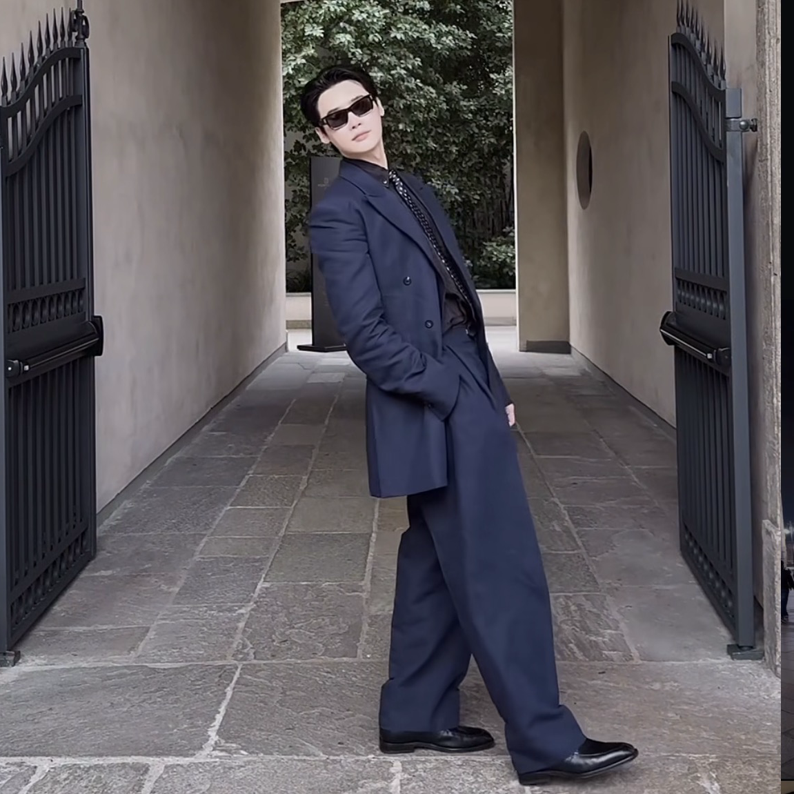 Recent activity shot of Lee Jongsuk