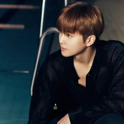 Behind-the-scenes cut of Suho