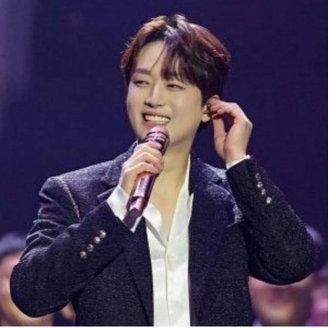 粉丝拍下的李灿元瞬间
