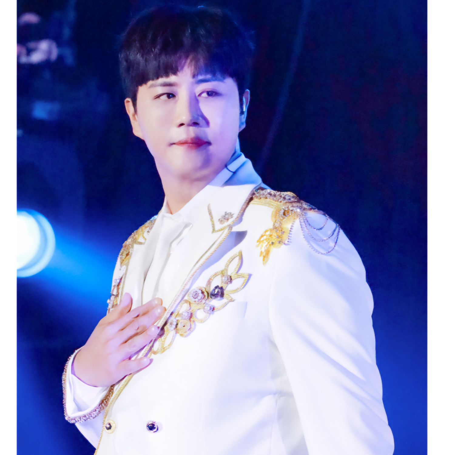 チン・ヘソンのビハインドカット