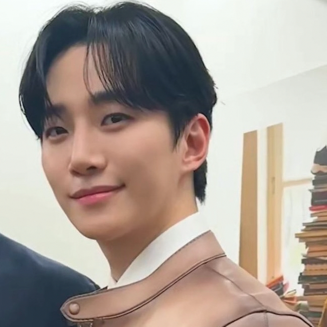 Foto kegiatan terbaru dari Lee Junho