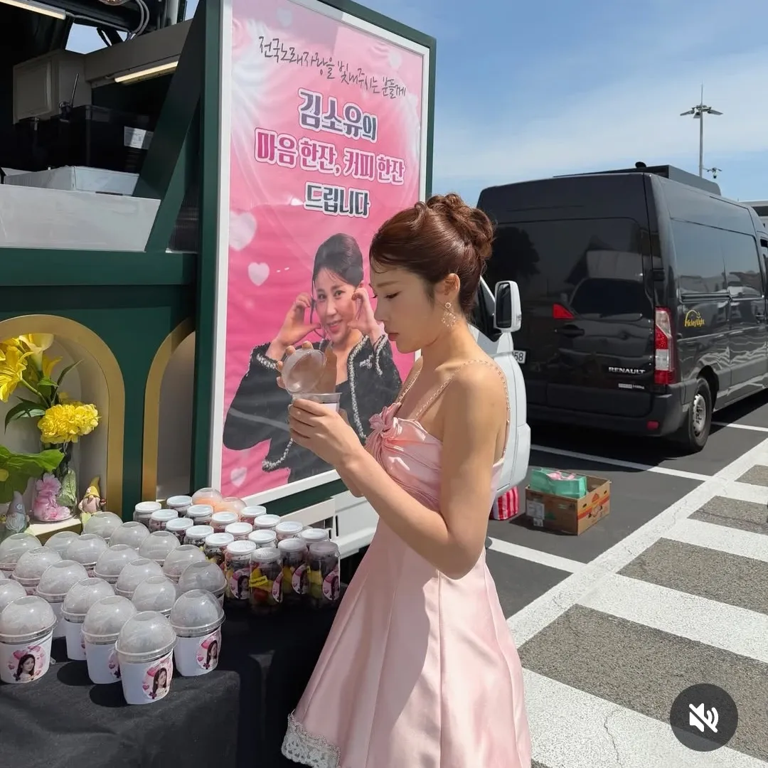 Cuplikan di balik layar dari Kim Soyou
