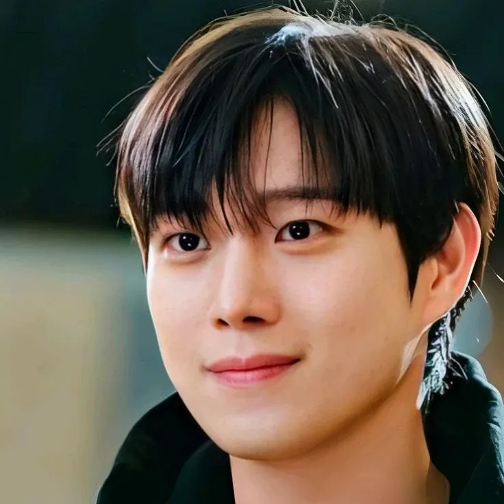 Behind-the-scenes cut of Kim Youngdae