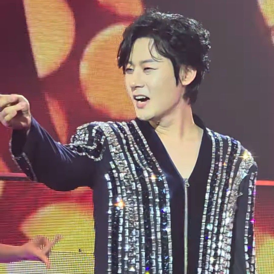 A moment captured by a fan of Kang Moonkyung