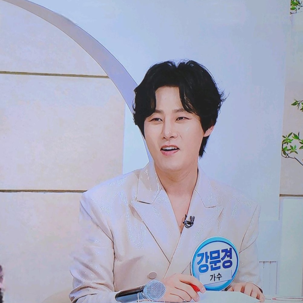 A moment captured by a fan of Kang Moonkyung