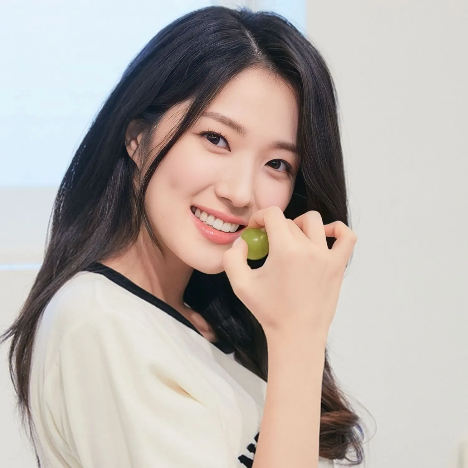 Behind-the-scenes cut of Kim Hyeyoon