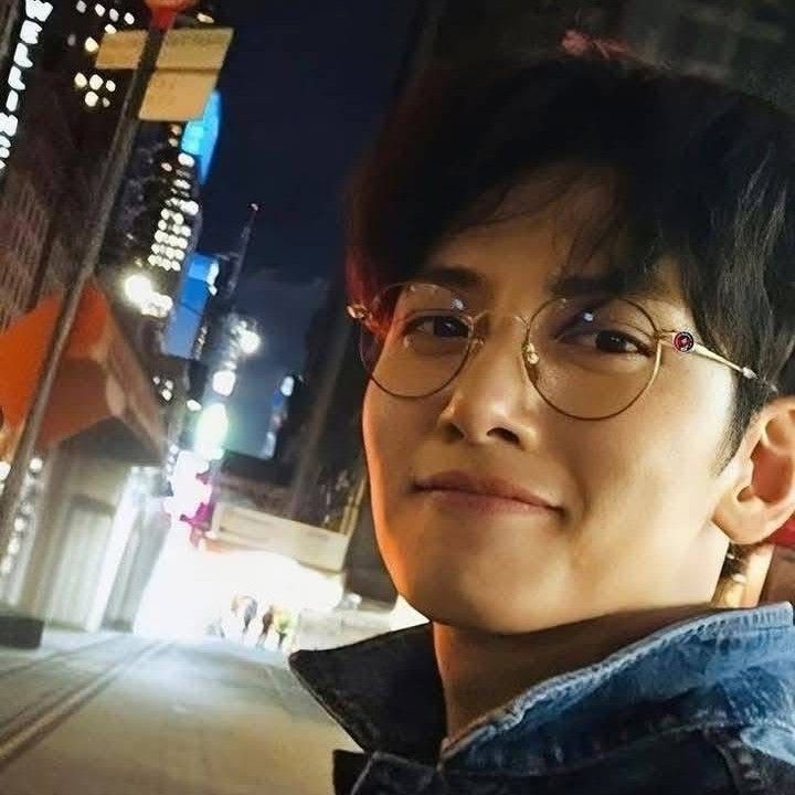 粉丝拍下的池昌旭瞬间