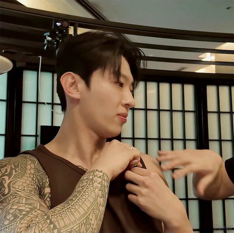 Behind-the-scenes cut of Dex