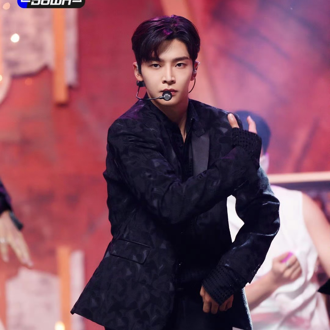 Foto kegiatan terbaru dari Rowoon